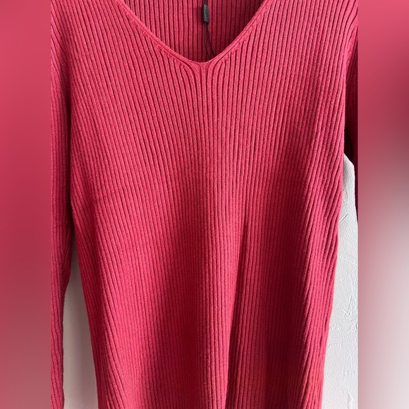 Deep Red V-Neck Ribbed Top, Size Large - Picture 2 of 4